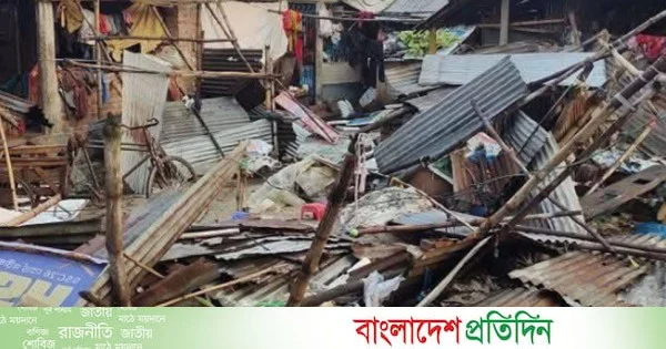 কালবৈশাখীর তাণ্ডবে নওগাঁয় ক্ষতিগ্রস্ত বসতবাড়ি | | বাংলাদেশ প্রতিদিন