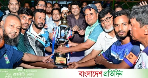 রেফারিকে মারধর, যৌথ চ্যাম্পিয়ন চবি ও জাতীয় বিশ্ববিদ্যালয় | | বাংলাদেশ প্রতিদিন