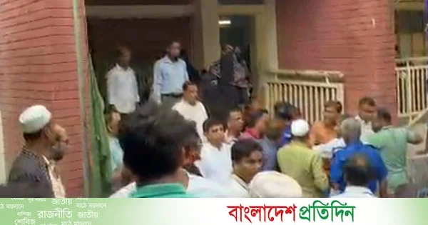 জাতীয় সংগীত চলাকালে চেয়ারম্যানের ওপর হামলা | | বাংলাদেশ প্রতিদিন
