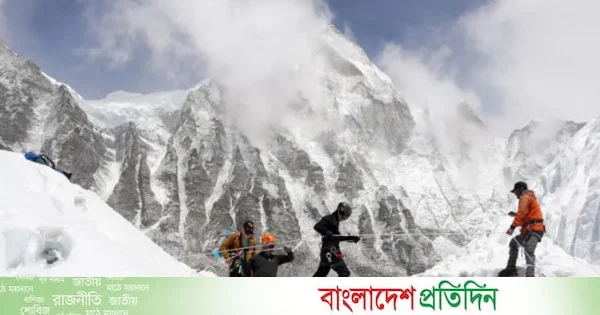 দুই ভারতীয় পর্বতারোহীর মৃত্যু, এভারেস্টে অতিরিক্ত ভিড় নিয়ে সতর্কতা | | বাংলাদেশ প্রতিদিন