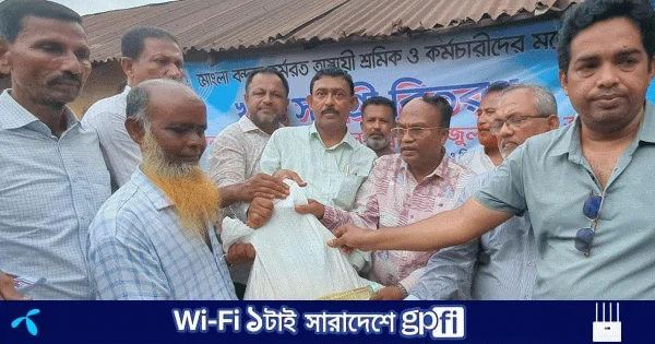 মোংলা বন্দরে শ্রমিক-কর্মচারীদের মাঝে ঈদের খাদ্যসামগ্রী বিতরণ | | বাংলাদেশ প্রতিদিন