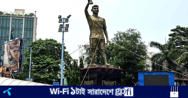 কলকাতায় সরিয়ে ফেলা হচ্ছে মেসির ভাস্কর্য | | বাংলাদেশ প্রতিদিন