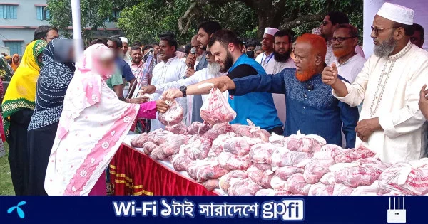 চাঁপাইনবাবগঞ্জে ৪ হাজার মানুষের মাঝে কুরবানির মাংস বিতরণ | | বাংলাদেশ প্রতিদিন