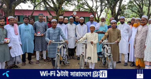 টানা দুই মাস জামাতে নামাজ আদায়, কোটচাঁদপুরের ১৩ যুবককে পুরস্কৃত | | বাংলাদেশ প্রতিদিন
