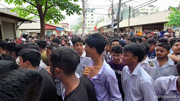 স্কুল চেয়ারম্যানের ‘অপমানে’ ছাত্রীর আত্মহত্যা, বিচারের দাবিতে বিক্ষোভ | | বাংলাদেশ প্রতিদিন
