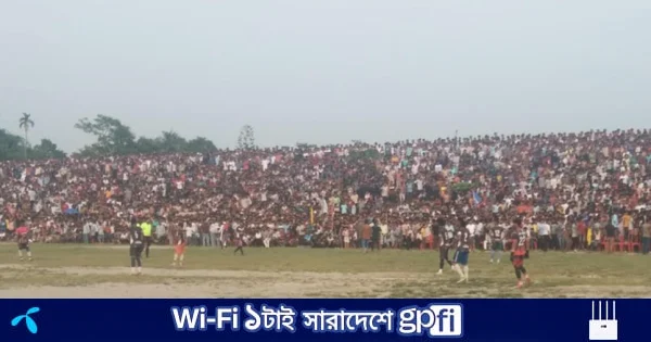 আখাউড়ায় ফুটবল টুর্নামেন্টের ফাইনালে দর্শকদের উপচেপড়া ভিড় | | বাংলাদেশ প্রতিদিন