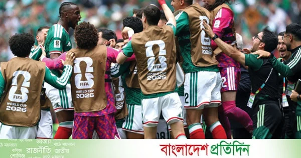 তিন লাল কার্ডের ম্যাচে মেক্সিকোর দুর্দান্ত জয় | | বাংলাদেশ প্রতিদিন