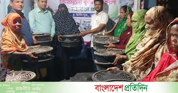 কুড়িগ্রামে প্রান্তিক নারীদের মাঝে হাঁসের বাচ্চা বিতরণ | | বাংলাদেশ প্রতিদিন