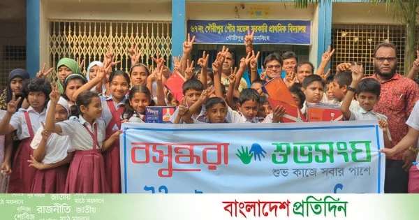 বিদ্যালয়ের শ্রেণিকক্ষে স্বস্তি ফেরাল বসুন্ধরা শুভসংঘের দুই বৈদ্যুতিক পাখা | | বাংলাদেশ প্রতিদিন