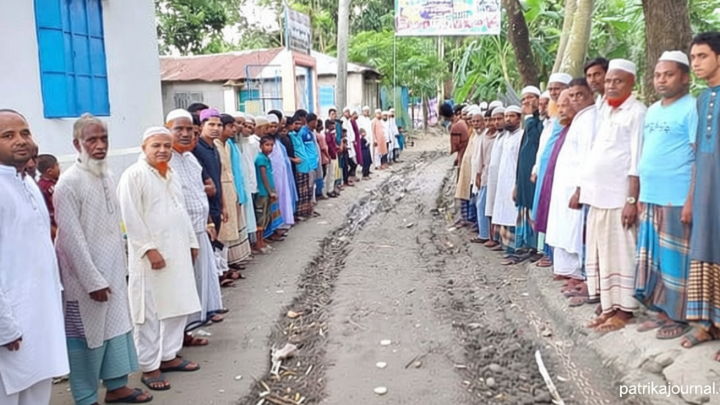 মনোহরগঞ্জে তিন বছরেও শেষ হয়নি সড়ক সংস্কার, দুভোর্গ চরমে | | বাংলাদেশ প্রতিদিন